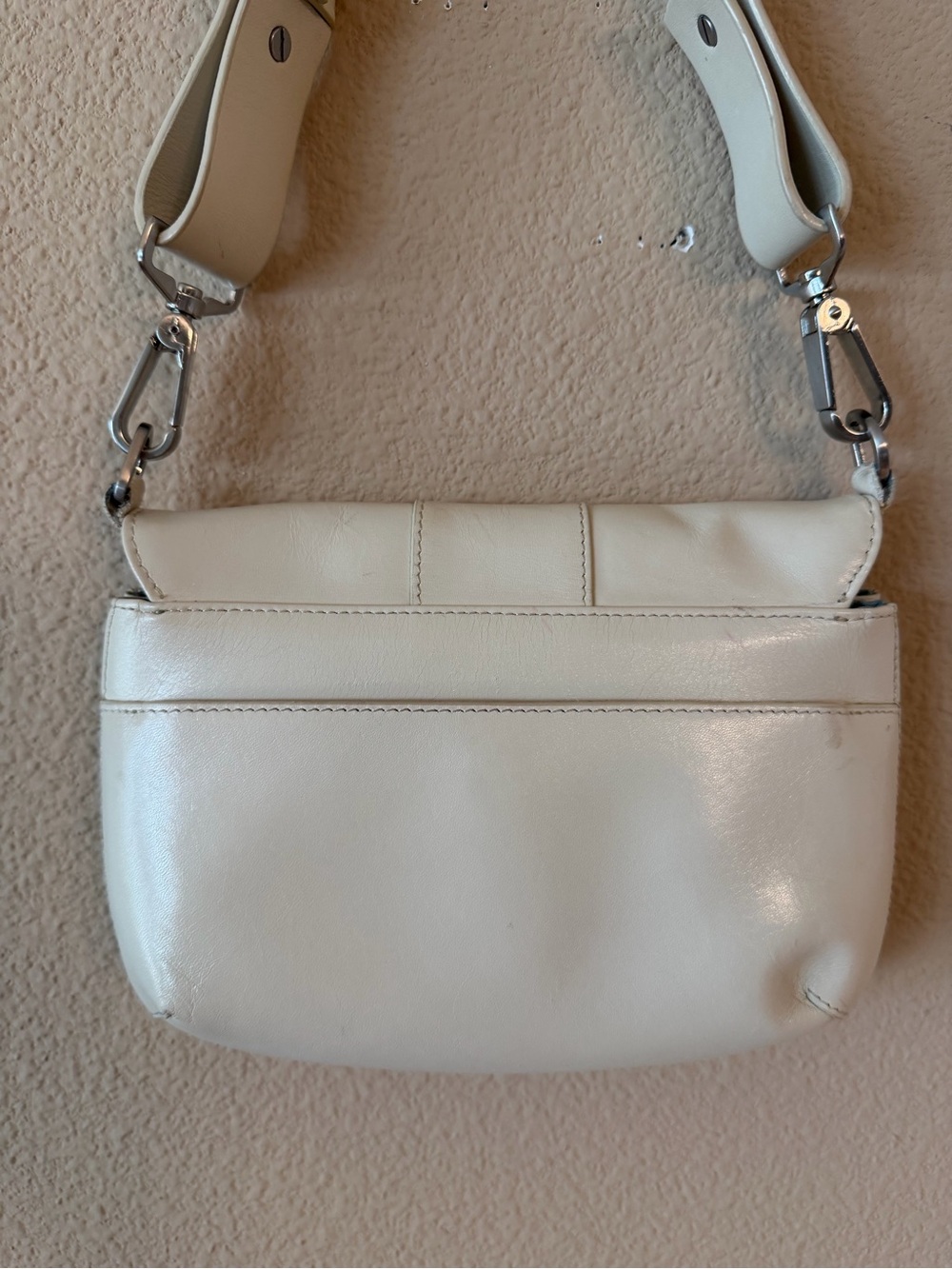 Hobo Leather Shoulder Bag in Cream - Picture 7 of 9